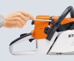 Бензопила MS231 3/8"P 40см STIHL (11432000524) у робочому положенні — оригінал