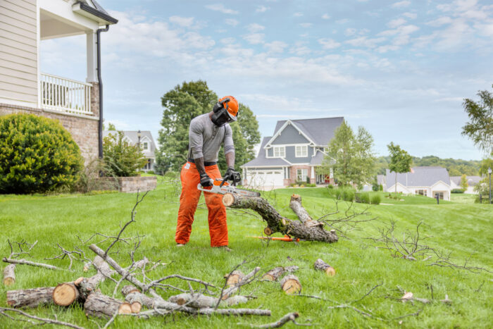 Акумуляторна пила MSA60.0 C-B 1/4"P Set (AK20) STIHL (MA040115814) у робочому положенні — оригінал
