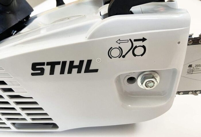 Бензопила MS194T 30см STIHL (11372000335) у робочому положенні — оригінал