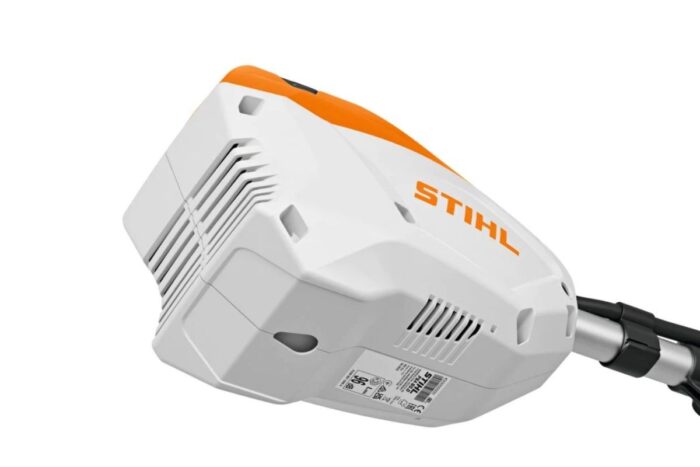 Акумуляторна коса FSA80.0 Set STIHL (FA080115710) у робочому положенні — оригінал