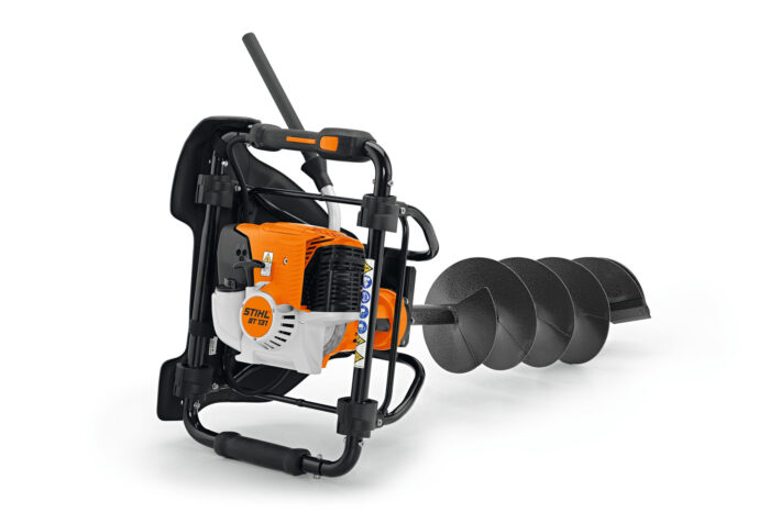 Мотобур BT131 STIHL (43130112120) у робочому положенні — оригінал