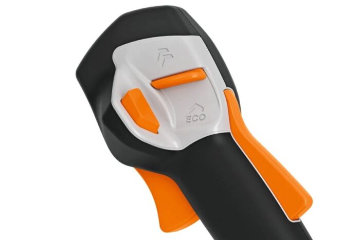 Акумуляторна коса FSA80.0 STIHL (FA080115700) у робочому положенні — оригінал