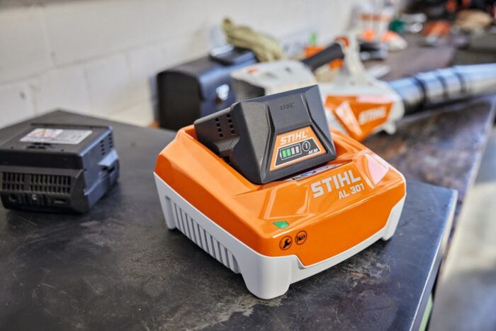 Зарядний пристрій AL301 STIHL (EA094305500) - Зображення 3