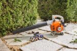 Повітродувний пристрій повітродувка бензинова BG50 STIHL (42290111723) у робочому положенні — ори...