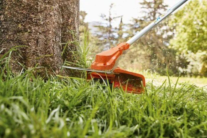 Акумуляторна коса FSA60R STIHL (FA040115704) у робочому положенні — оригінал