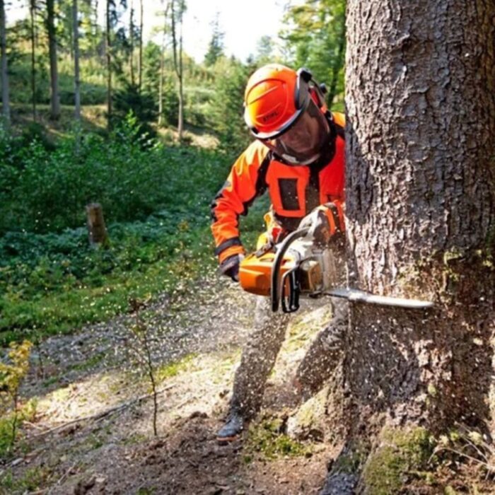 Бензопила MS363 40см STIHL (MB012000093) у робочому положенні — оригінал