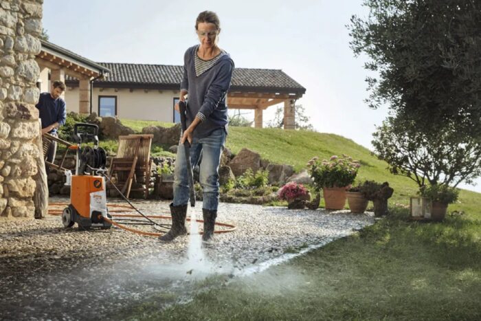 Мийка RE90 STIHL (RE020114542) у робочому положенні — оригінал